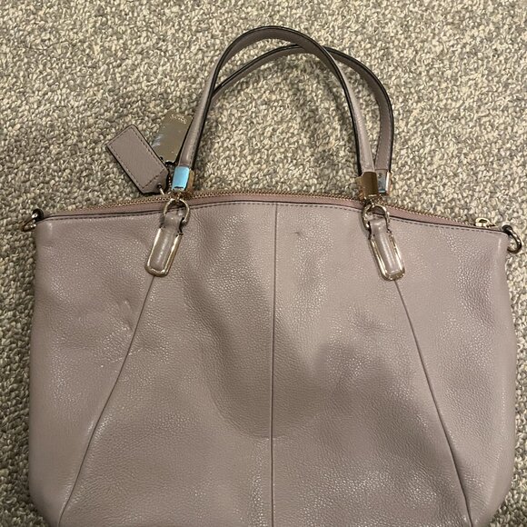 Coach Madison Small Kelsey Satchel in light grey pebbled leather. - Picture 2 of 4